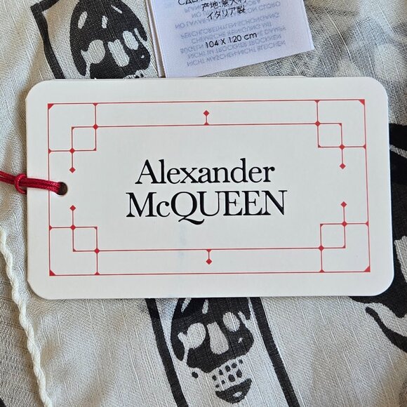 NWT 100% Silk Alexander McQueen Skull Scarf Black White - Picture 7 of 8